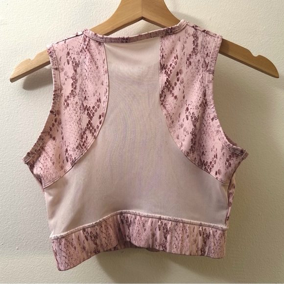 EARTH REPUBLIC Pink Snake Scuba Mesh Crop Zipper SIZE MEDIUM Fitted Fitness - Picture 3 of 3